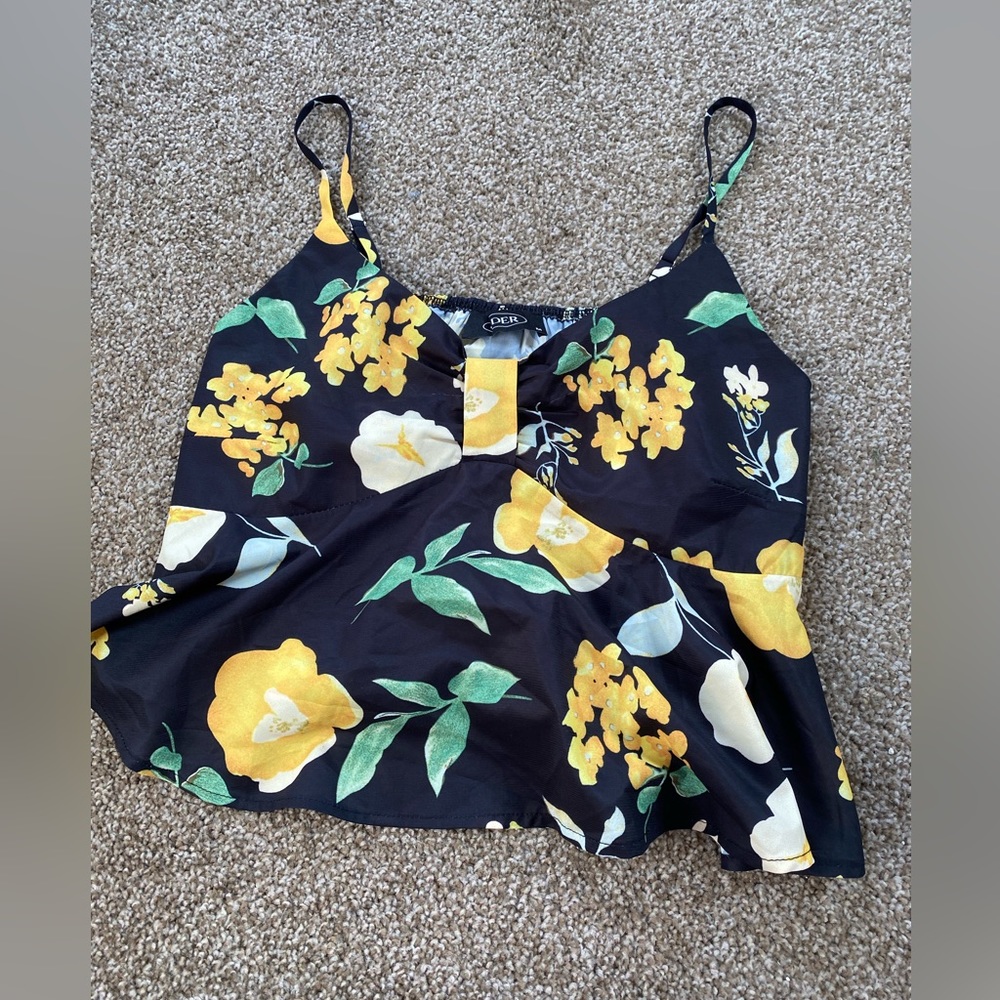 Rare cider size medium, crop top with lemons